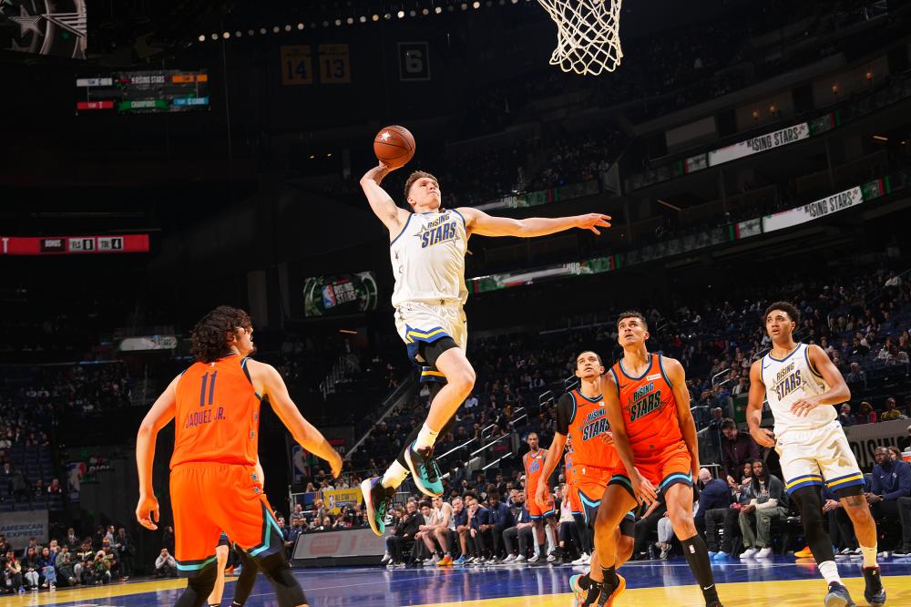 球队板凳深 球队板凳深